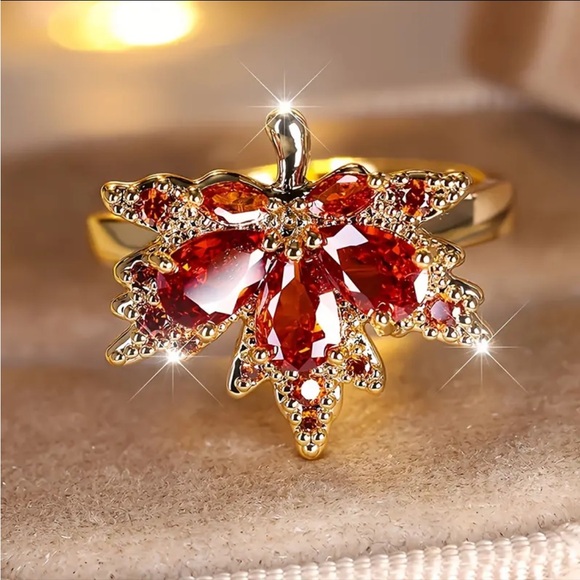 🍁 Maple Leaf Zircon Golden Halo Ring - Picture 5 of 5
